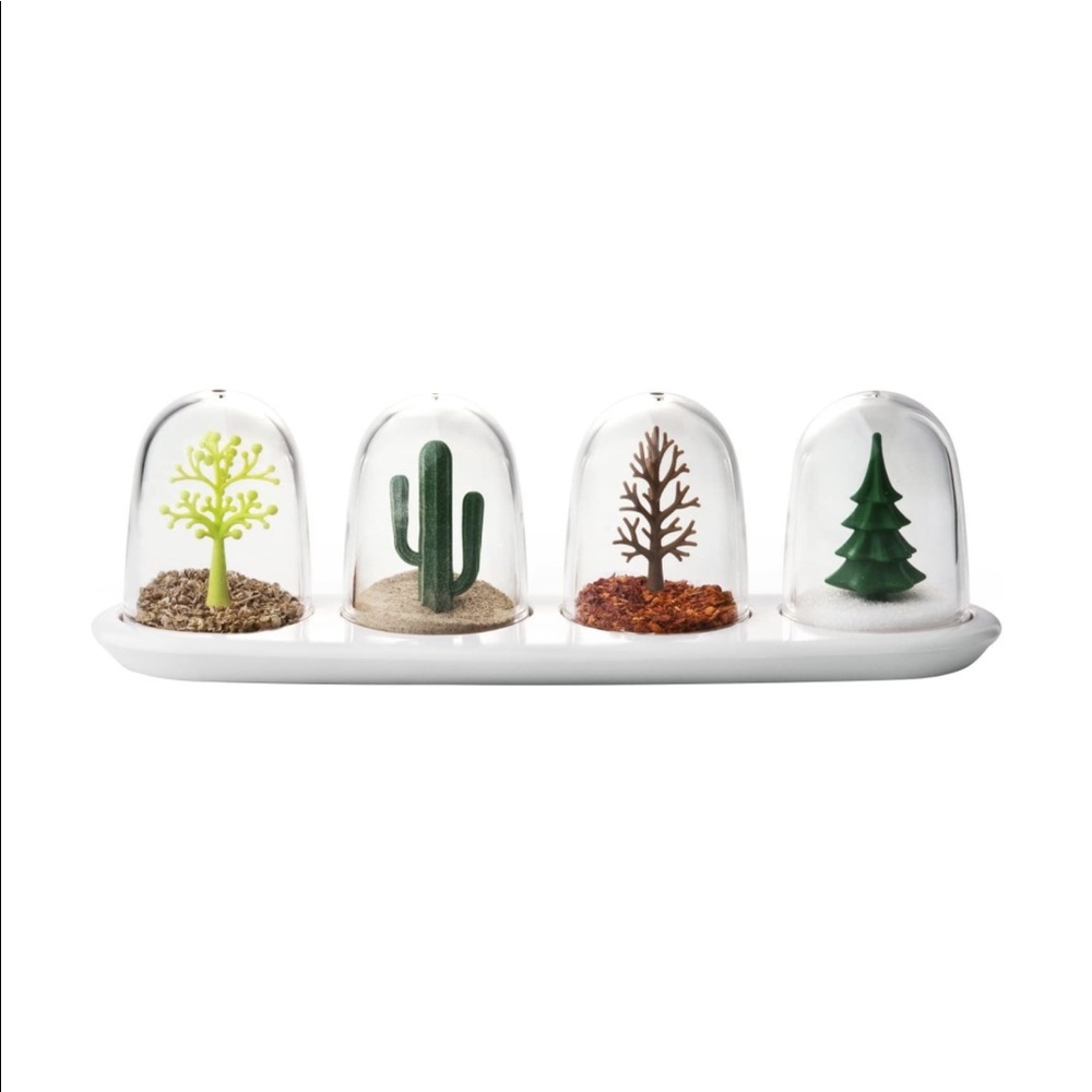 Set of salt shaker and pepper shaker with four seasons,